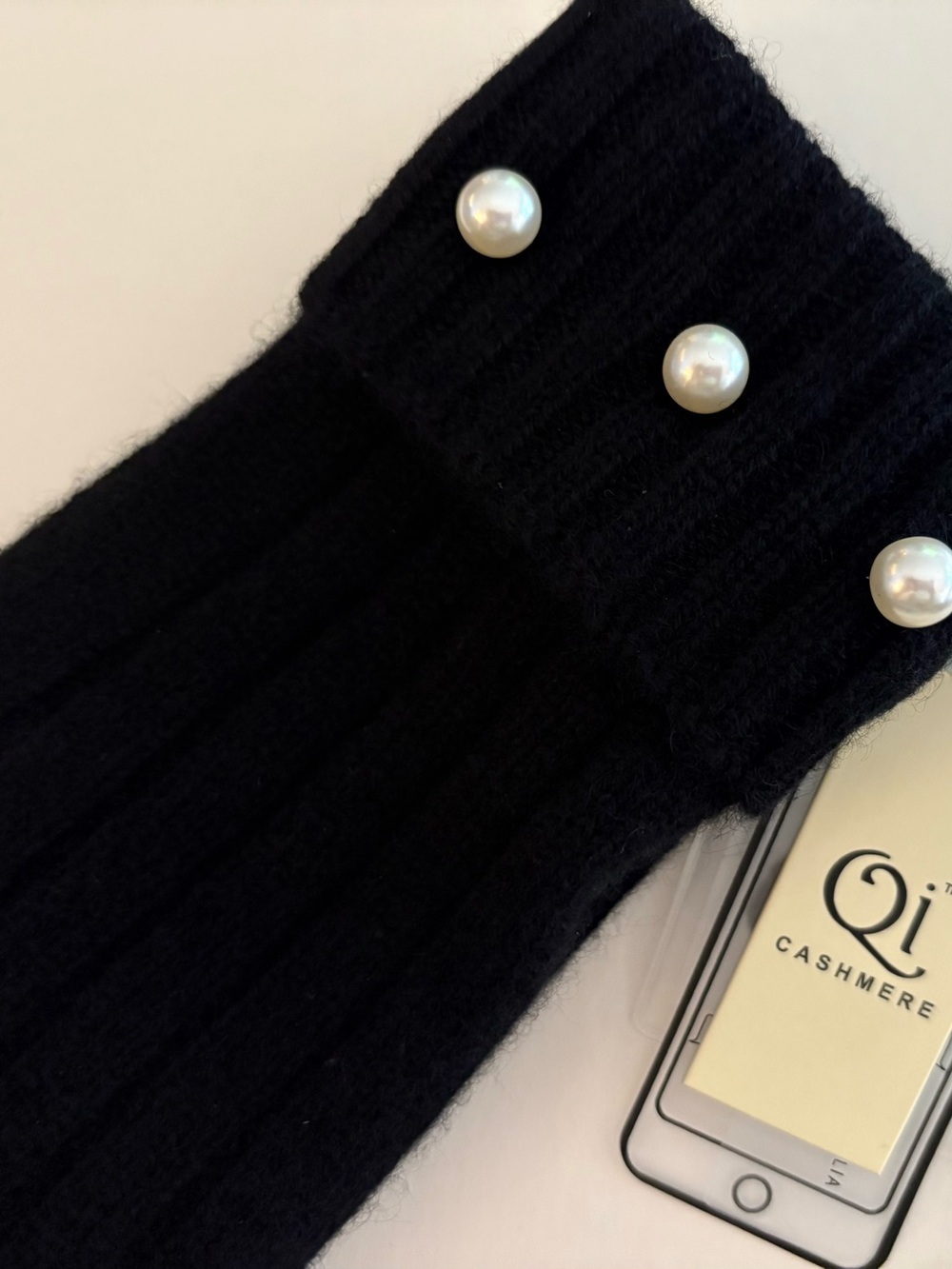 Qi Black Ribbed Cashmere Gloves with Pearls on Cuffs OS
